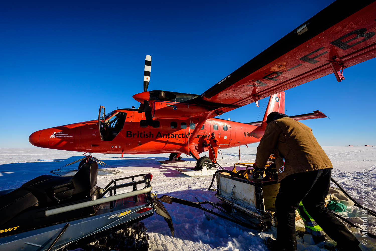 Refueling the BAS Twin Otter